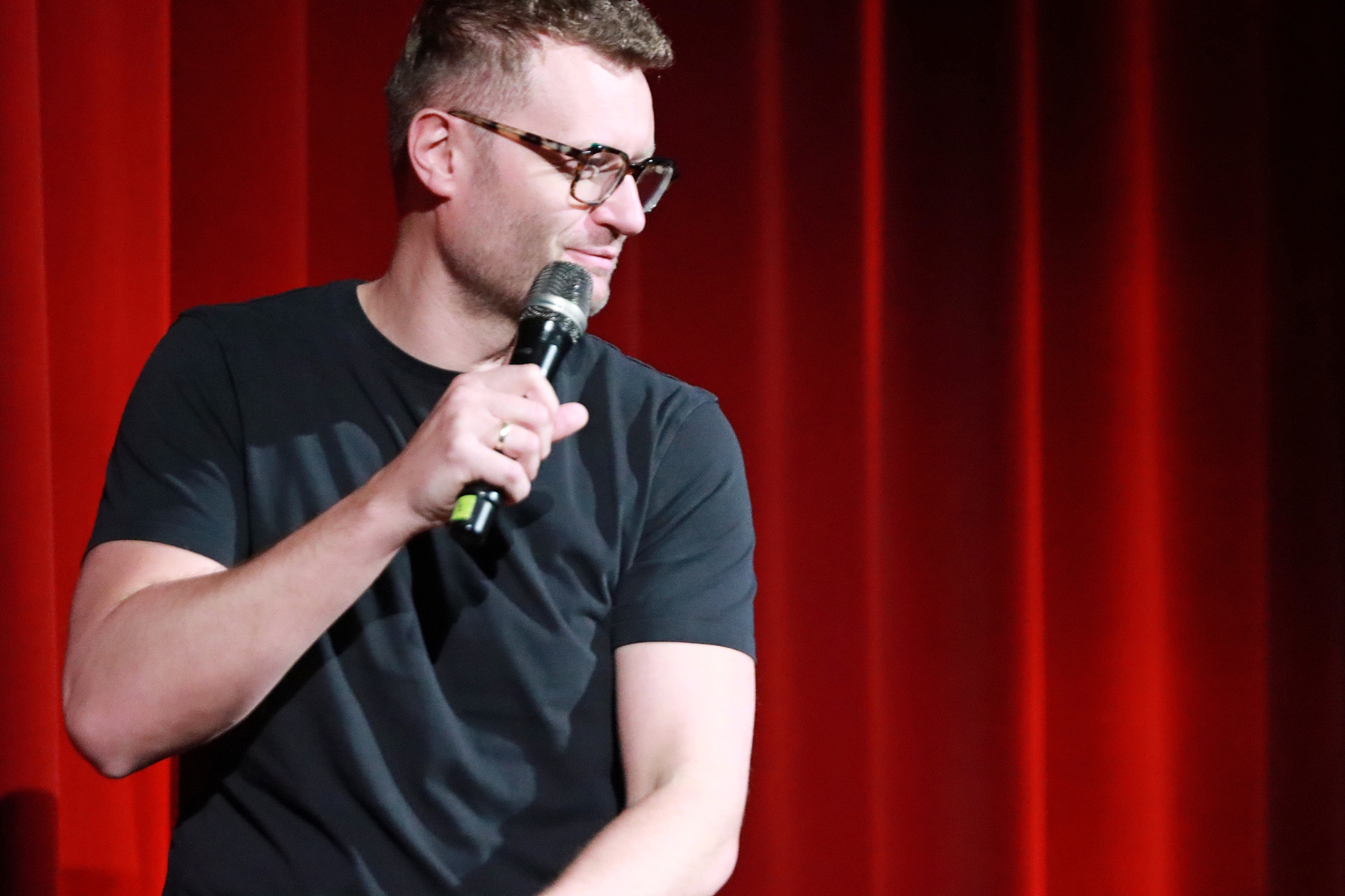 Obraz dla galerii: 08.04.2025 Zaznacz mosty - stand-up Kacpra Rucińskiego - support Tomek Skrzypek - Fot. Mirosław Wiśniewski